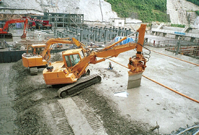 バイブレータと目地切り機